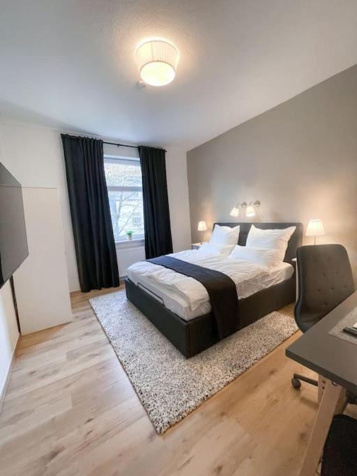 Modern Cozy Apt. -With 2 Tv, Netflix And Work Desk Essen Exteriör bild